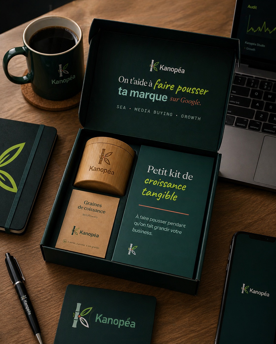 Kit de croissance Kanopéa sur un bureau avec mug, ordinateur, carnet